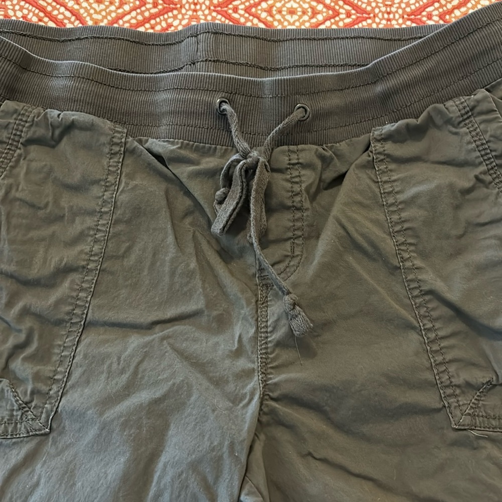 Marrakesh army green convertible Poplin capris size 12 GUC
